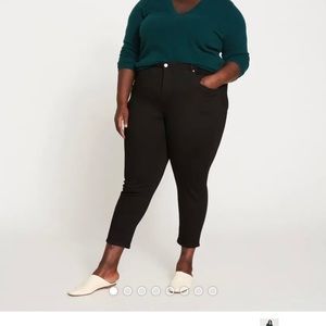 NWT Size 24 Universal Standard Seine High Rise 27” Black